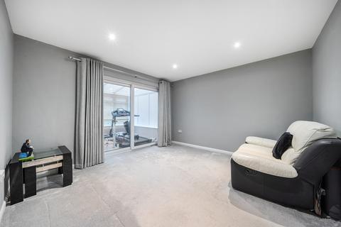 2 bedroom terraced house for sale, Queens Road, Carterton, Oxfordshire, OX18
