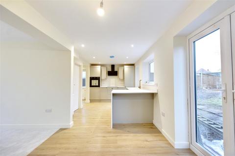 4 bedroom semi-detached house for sale, Borlace Crescent, Stapleford, Nottingham