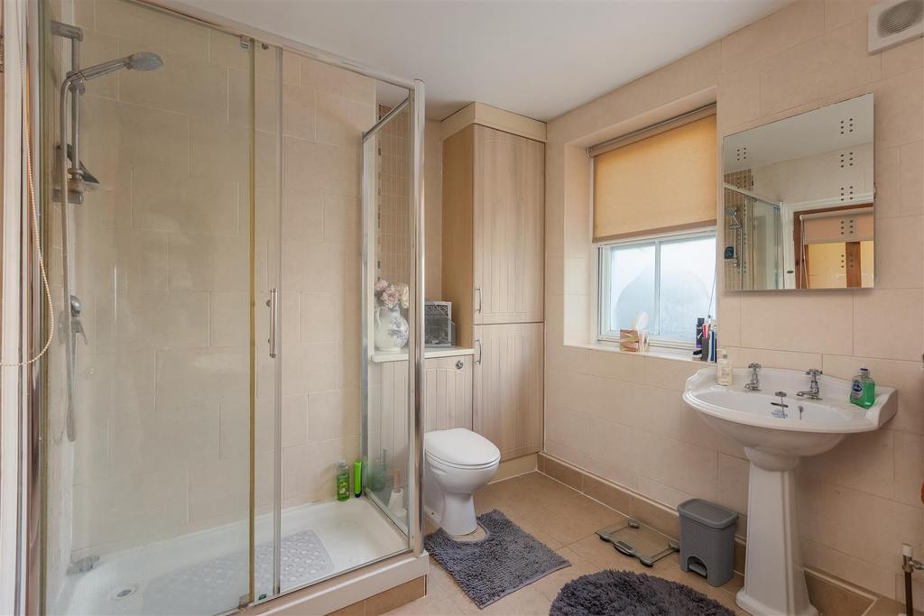 Eastgate 51 Bathroom-2.jpg