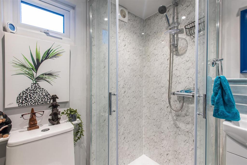 Eastgate 51 Shower Room-2.jpg