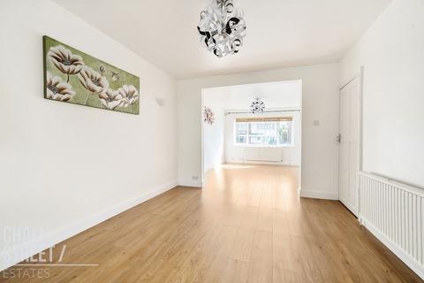 3 bedroom terraced house to rent, Elm Park Avenue, Hornchurch, RM12