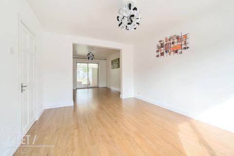 3 bedroom terraced house to rent, Elm Park Avenue, Hornchurch, RM12