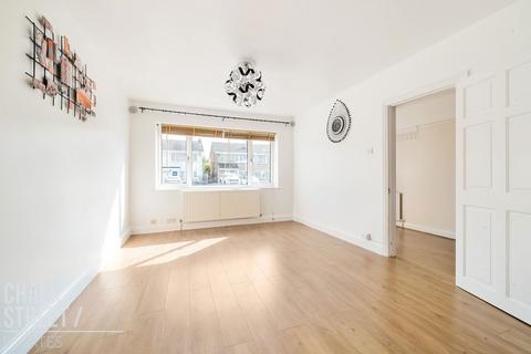 3 bedroom terraced house to rent, Elm Park Avenue, Hornchurch, RM12
