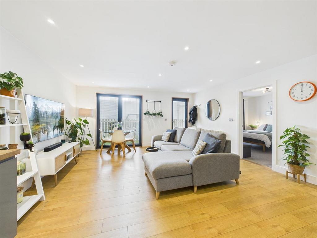 CAM05469 G0-PR0027-STILL003.jpg