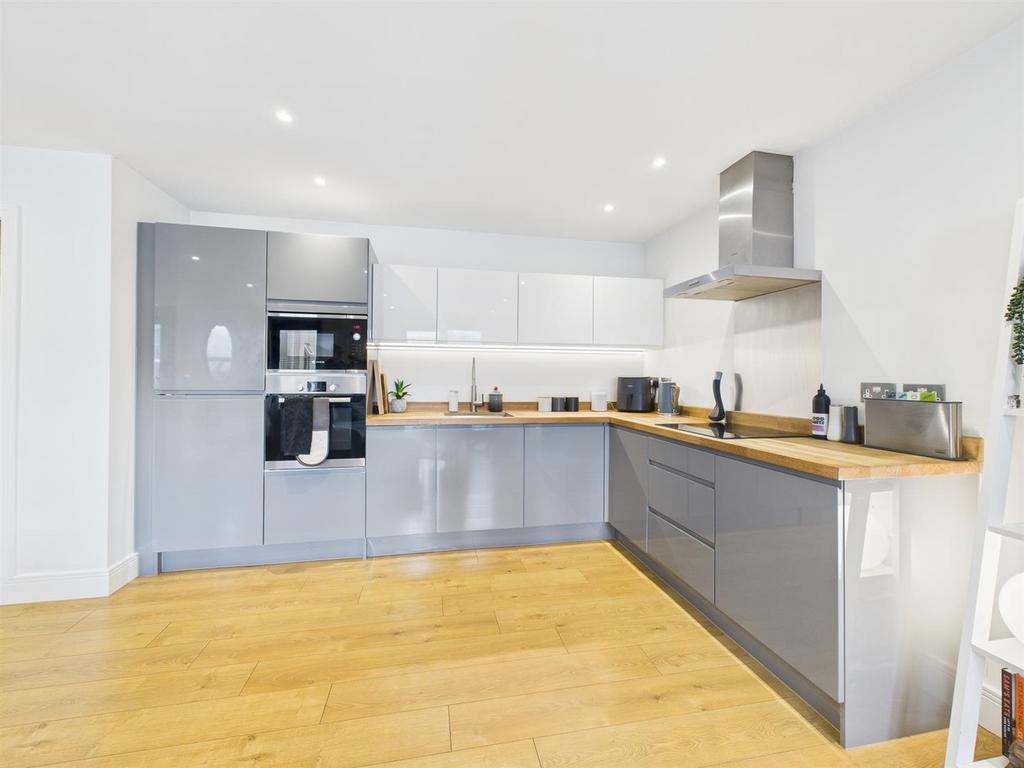 CAM05469 G0-PR0027-STILL002.jpg