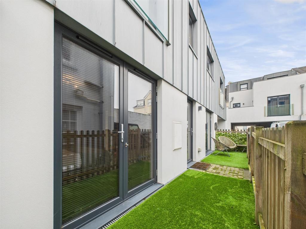 CAM05469 G0-PR0027-STILL008.jpg