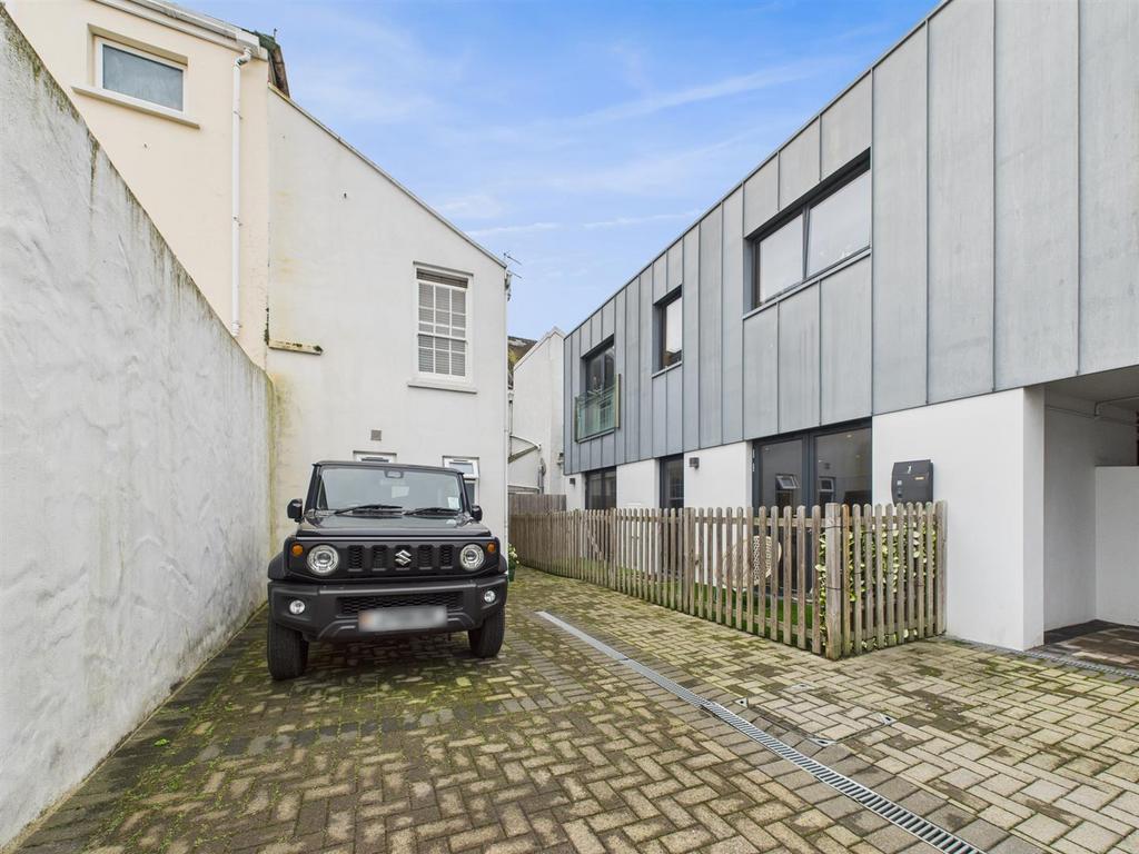 CAM05469 G0-PR0027-STILL009.jpg