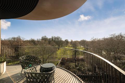 3 bedroom flat to rent, Bayswater Road, London, W2.