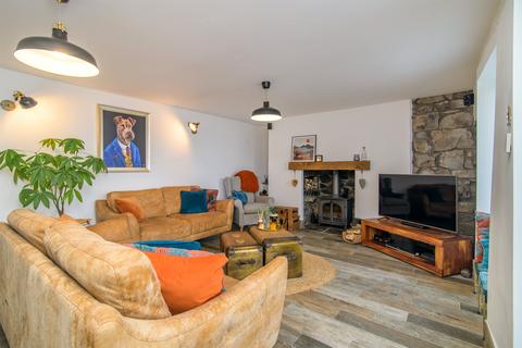 3 bedroom end of terrace house for sale, Llewellyns Row, Llanelly Hill, Abergavenny