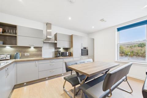 undefined, Tay Street, Perth PH2