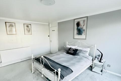 2 bedroom maisonette for sale, Horsell,  Woking,  Surrey,  GU21