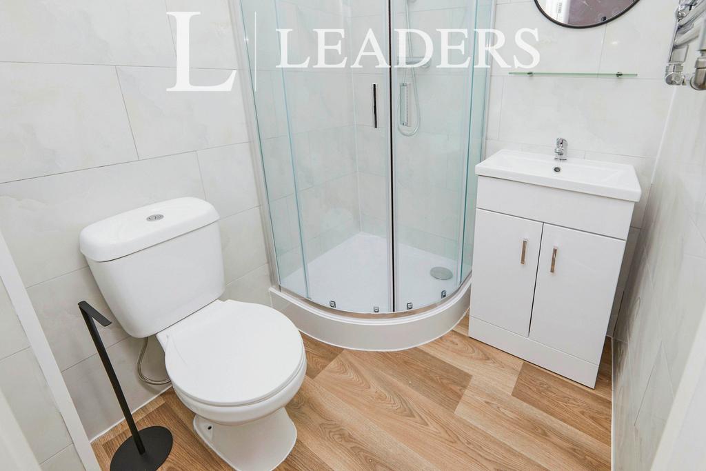 Room 5 Bathroom