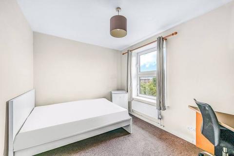 2 bedroom maisonette to rent, Woodcock House, Thomas Road, London E14