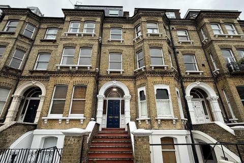 2 bedroom flat to rent, Cromwell Road, Hove
