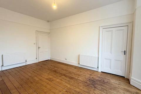 2 bedroom flat to rent, Cromwell Road, Hove