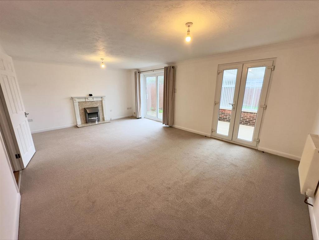 Lounge/Dining Room