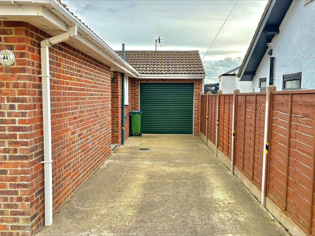 Driveway/Garage
