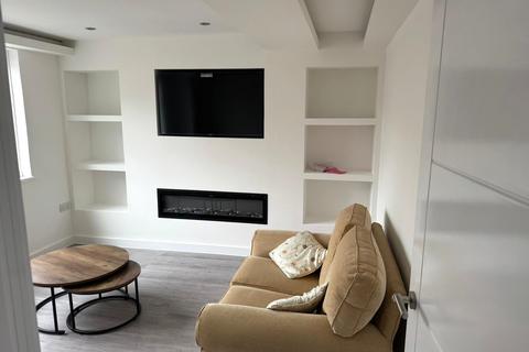 1 bedroom in a house share to rent, Tilbury, RM18