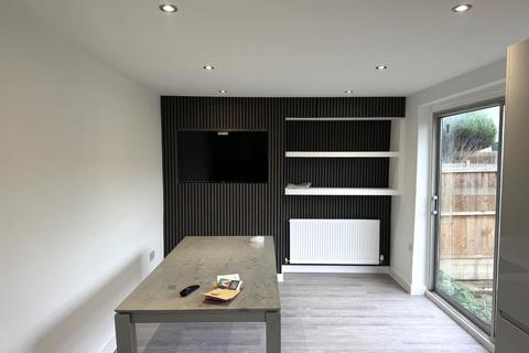 1 bedroom in a house share to rent, Tilbury, RM18