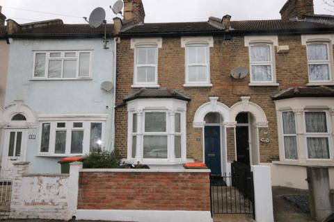 2 bedroom terraced house to rent, 33 Kingsland Rd, E13