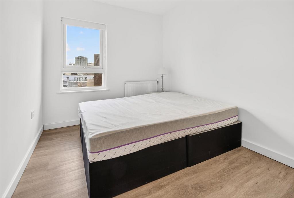 To Let  3 Bedroom Flat Balcony CR0  www.islingtonp