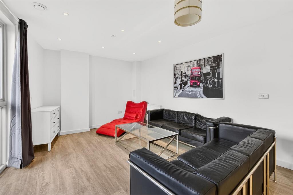 To Let  3 Bedroom Flat Balcony CR0  www.islingtonp