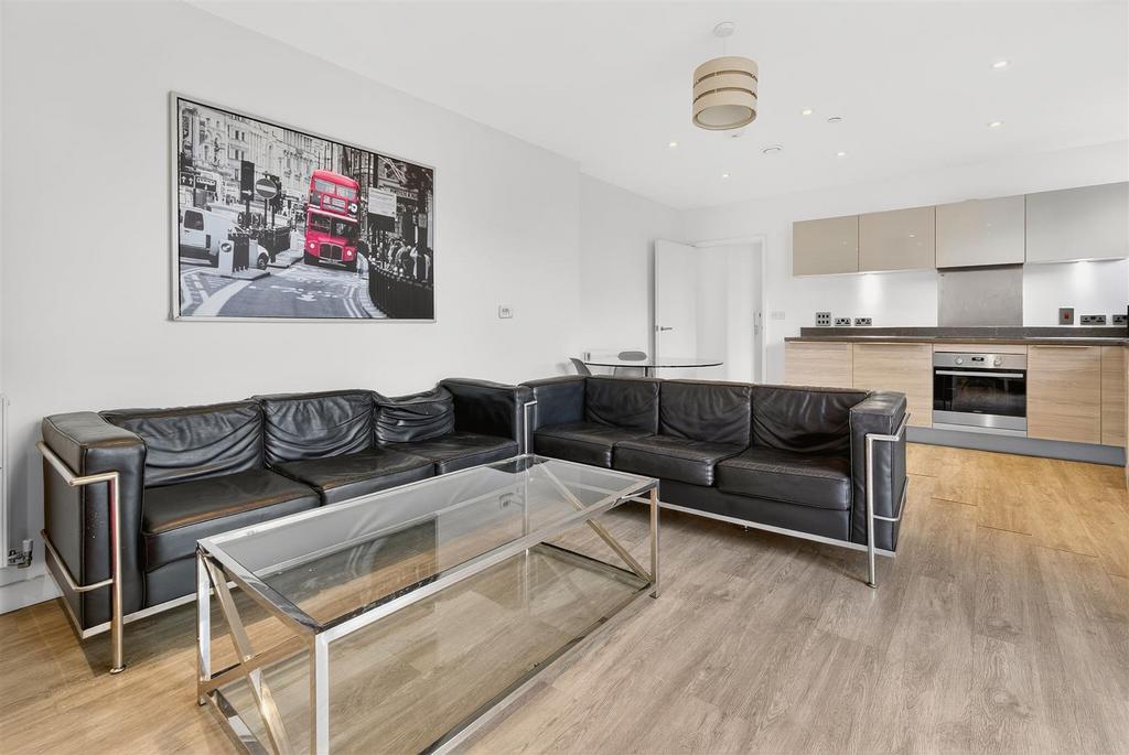 To Let  3 Bedroom Flat Balcony CR0  www.islingtonp