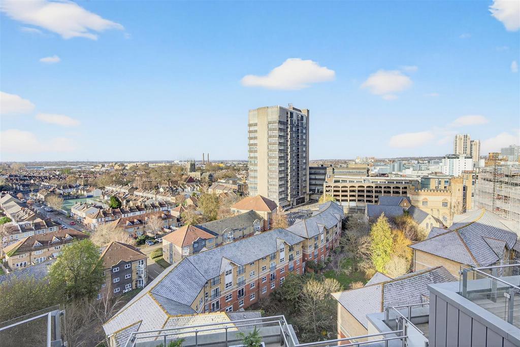 To Let  3 Bedroom Flat Balcony CR0  www.islingtonp