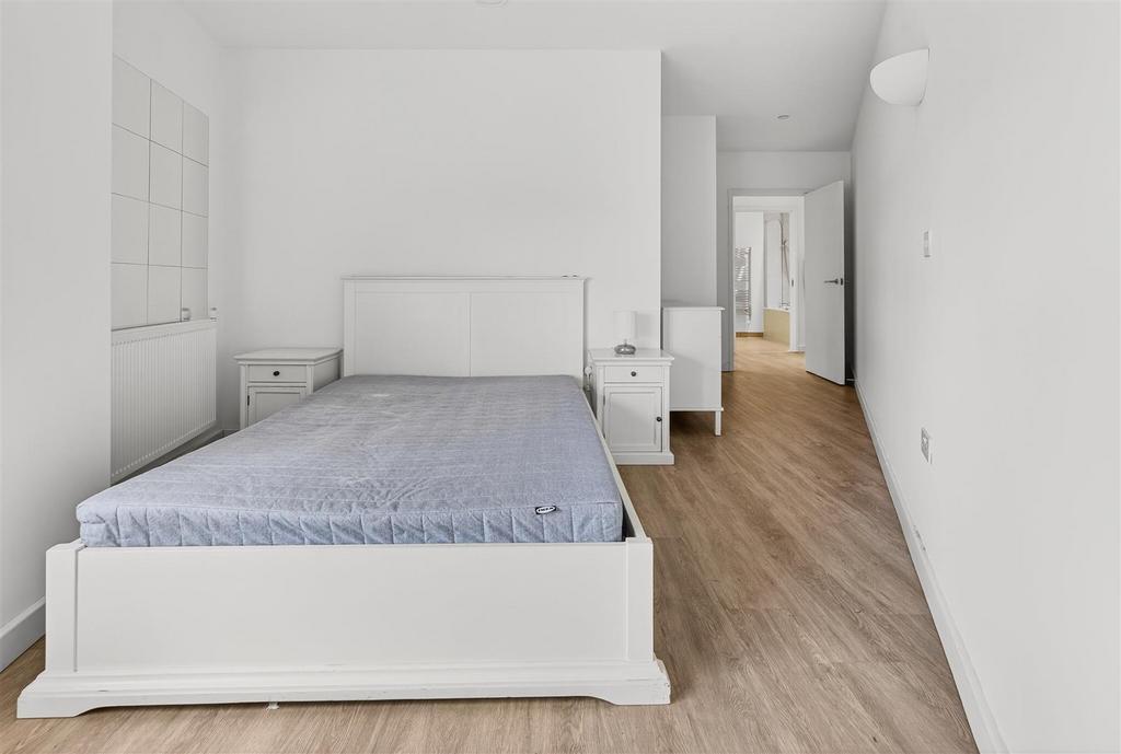 To Let  3 Bedroom Flat Balcony CR0  www.islingtonp