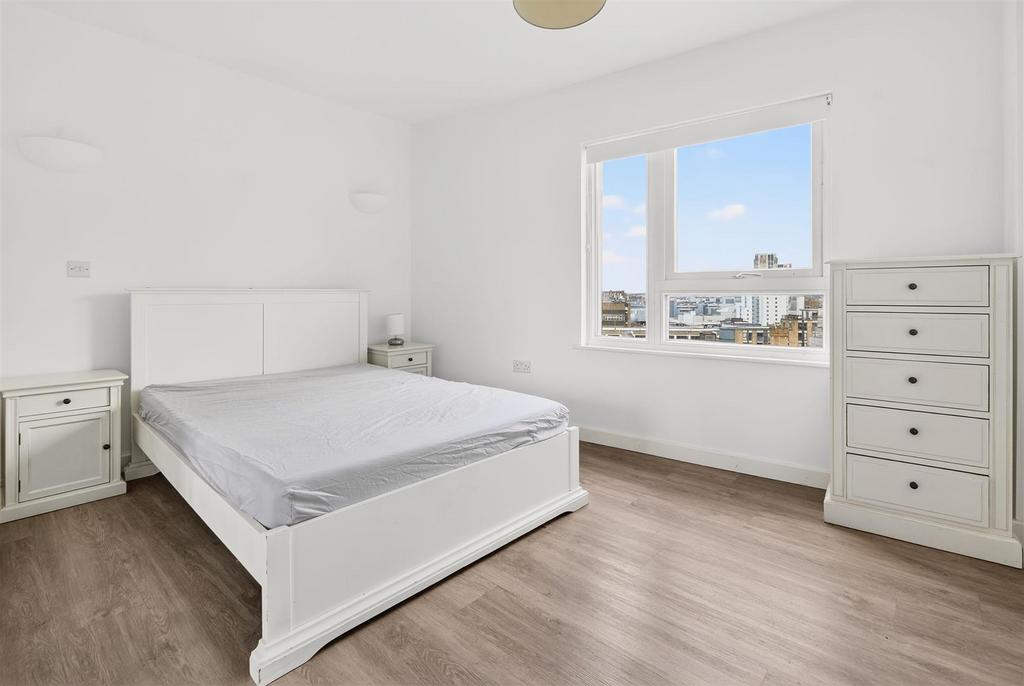 To Let  3 Bedroom Flat Balcony CR0  www.islingtonp
