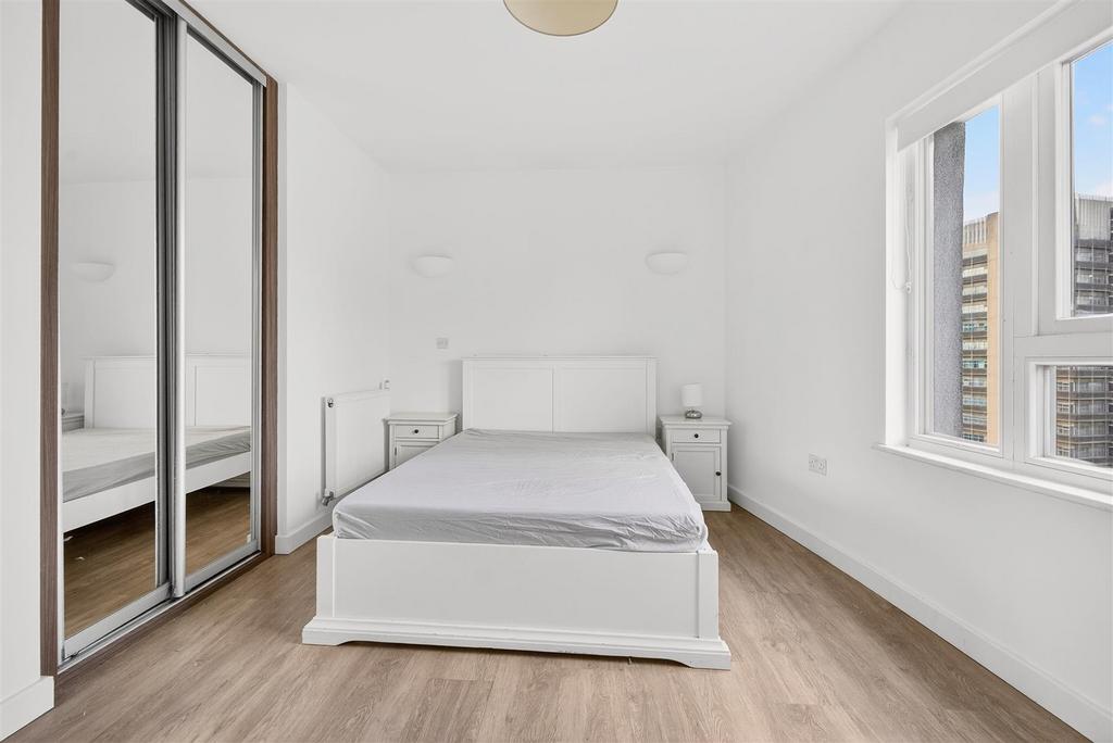 To Let  3 Bedroom Flat Balcony CR0  www.islingtonp