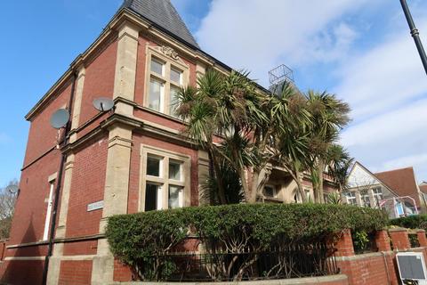 1 bedroom house to rent, Albert Road, Penarth CF64