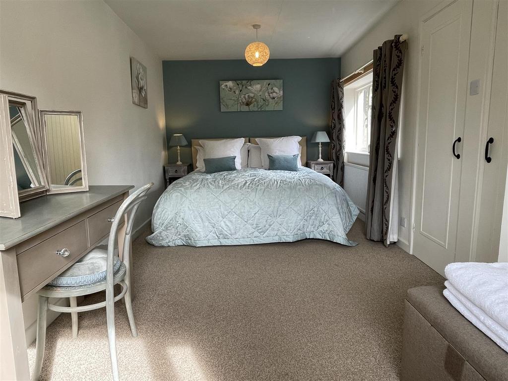 Bedroom 2.JPG
