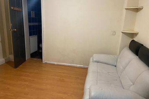 1 bedroom in a house share to rent, 1X Room available, Lincoln Street, Balsall Heath, Birmingham, B12