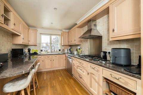 2 bedroom flat for sale, Somerset Road, London SW19