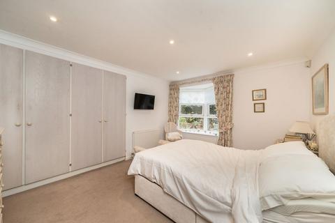 2 bedroom flat for sale, Somerset Road, London SW19