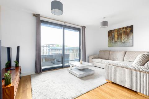 2 bedroom flat to rent, Surrey Quays Road