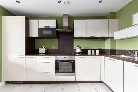 2 bedroom flat to rent, Surrey Quays Road
