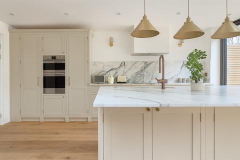 5 bedroom terraced house to rent, St. Dunstans Road
