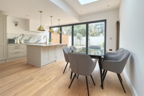 5 bedroom terraced house to rent, St. Dunstans Road