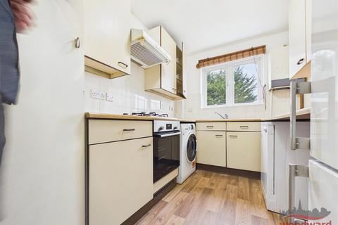 2 bedroom flat to rent, Chiltern Court, Buckingham Road, Harrow