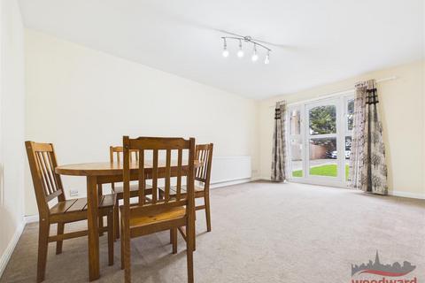 2 bedroom flat to rent, Chiltern Court, Buckingham Road, Harrow