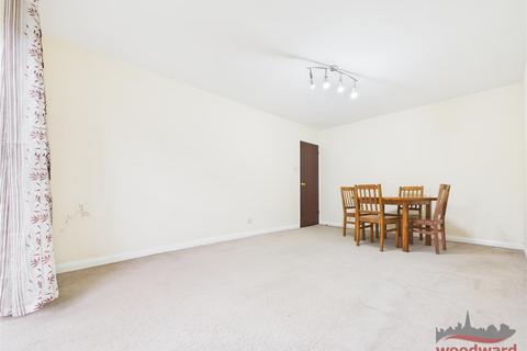 2 bedroom flat to rent, Chiltern Court, Buckingham Road, Harrow