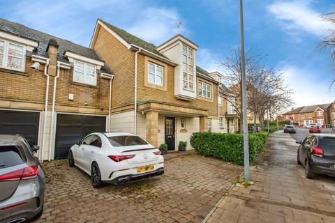 Sanderling Way, Greenhithe DA9