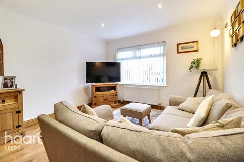 2 bedroom semi-detached house for sale, Hopes Farm Mount, Leeds