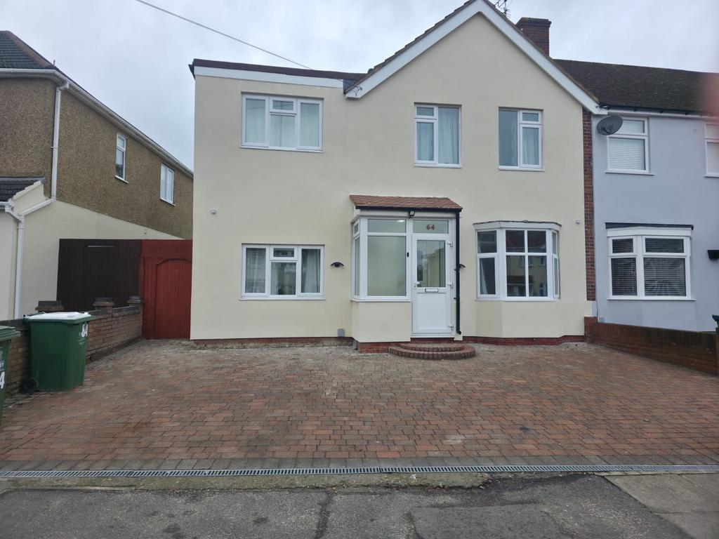 Well presented five bedroom house in a popular lo