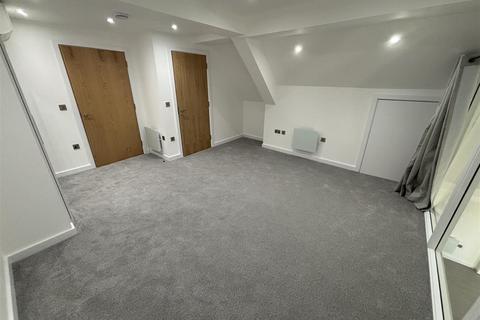 2 bedroom apartment to rent, Ashley Road, Hale, Altrincham