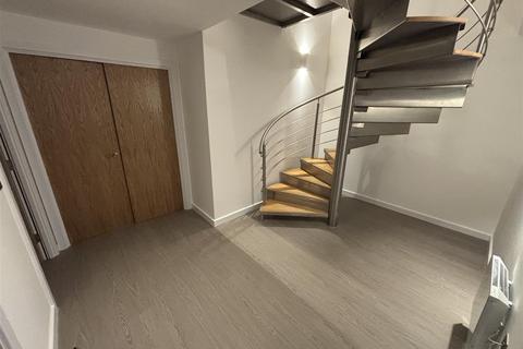 2 bedroom apartment to rent, Ashley Road, Hale, Altrincham