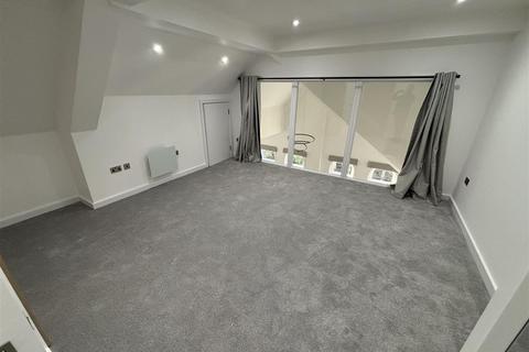 2 bedroom apartment to rent, Ashley Road, Hale, Altrincham