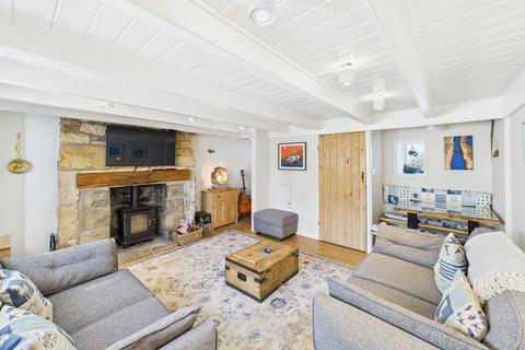2 bedroom cottage for sale, East Row, Whitby YO21